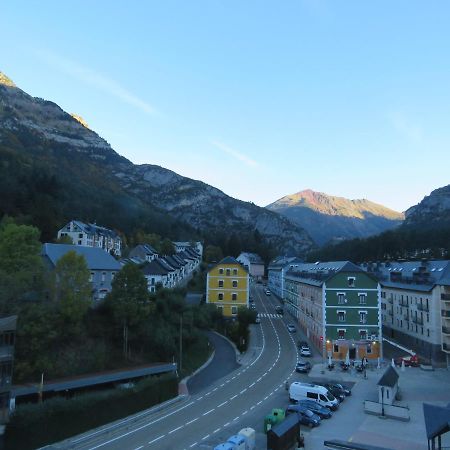 Atico Duplex Reformado Con Vistas A La Montana Apartment Canfranc Exterior photo